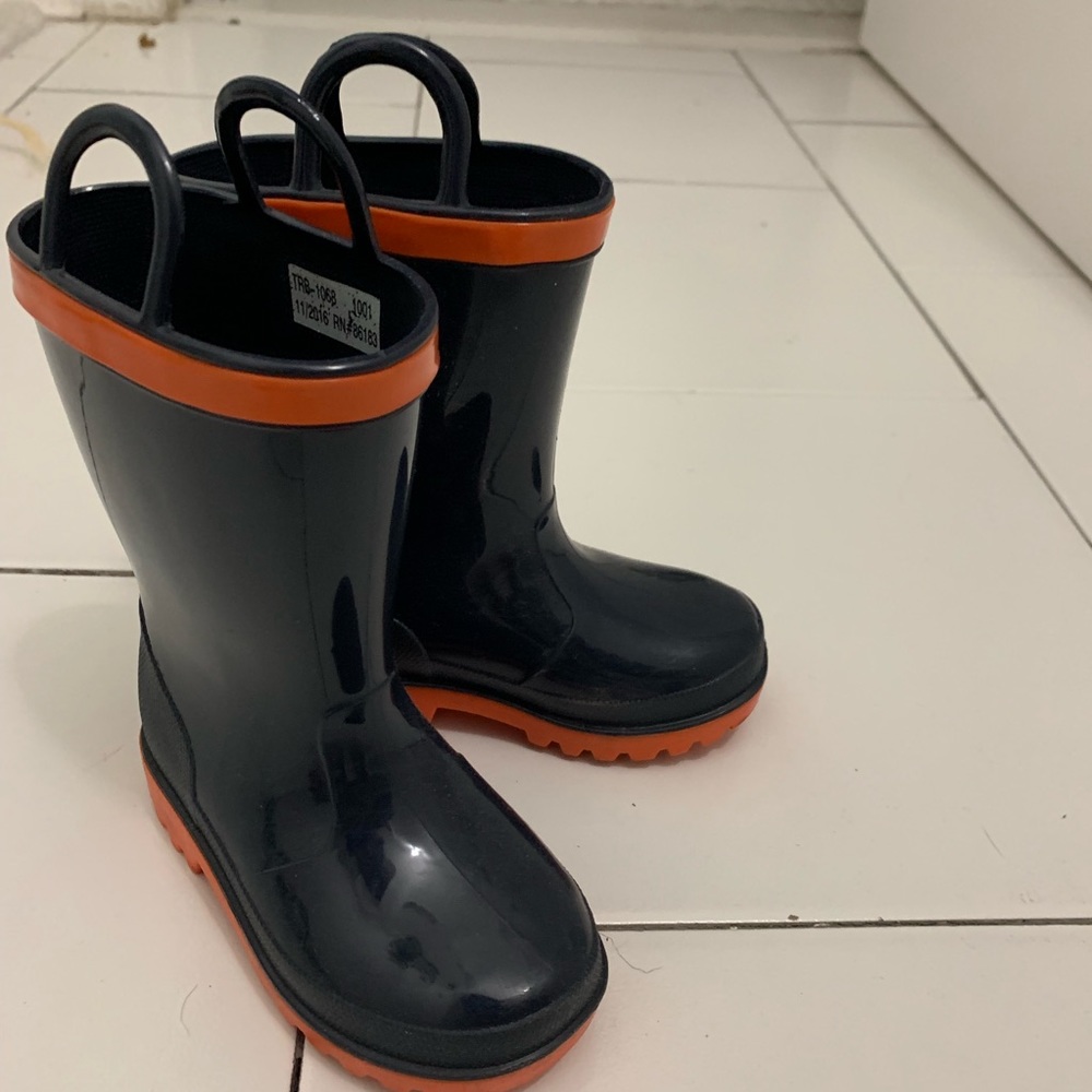 LIKE NEW navy and orange toddler rain boots